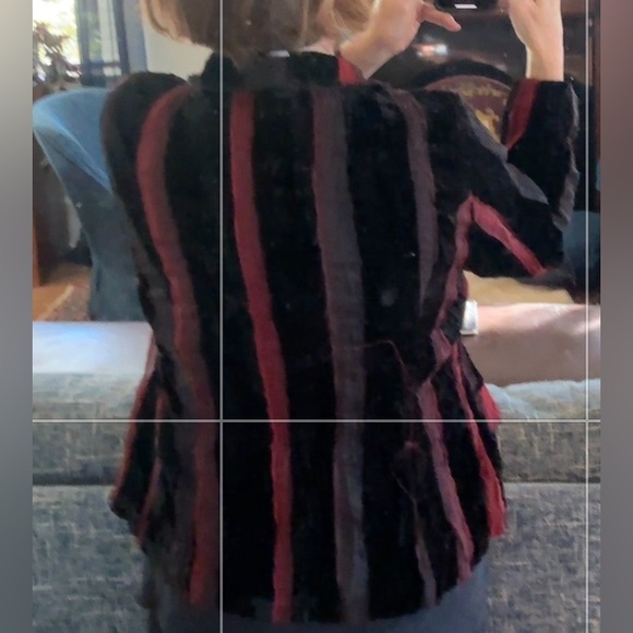 Alberto Makali stylish, black velvet jacket lined and with burgundy accents. - Picture 2 of 5